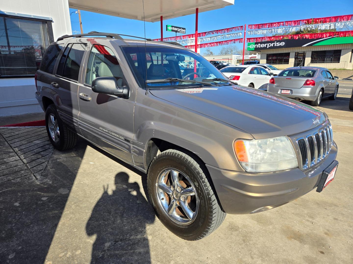 2001 PEWTER Jeep Grand Cherokee (1J4GX58N11C) with an 4.7L V8 F SOHC engine, Automatic transmission, located at 503 West Court, Seguin, TX, 78155, (830) 379-3373, 29.568621, -97.969803 - Photo#1